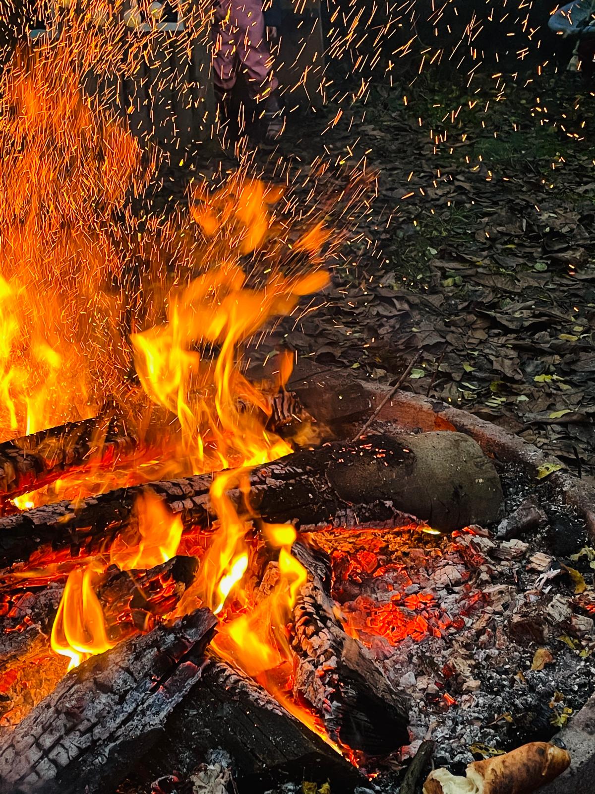 Kämpfen wie ein Krieger: Mit Feuer-Moon-Yoga im Yoga Retreat mit Jane Uhlig am Birnbaumteich (Die Bildrechte liegen bei dem Verfasser der Mitteilung.) Kämpfen wie ein Krieger: Mit Feuer-Moon-Yoga im Yoga Retreat mit Jane Uhlig am Birnbaumteich (Die Bildrechte liegen bei dem Verfasser der Mitteilung.)