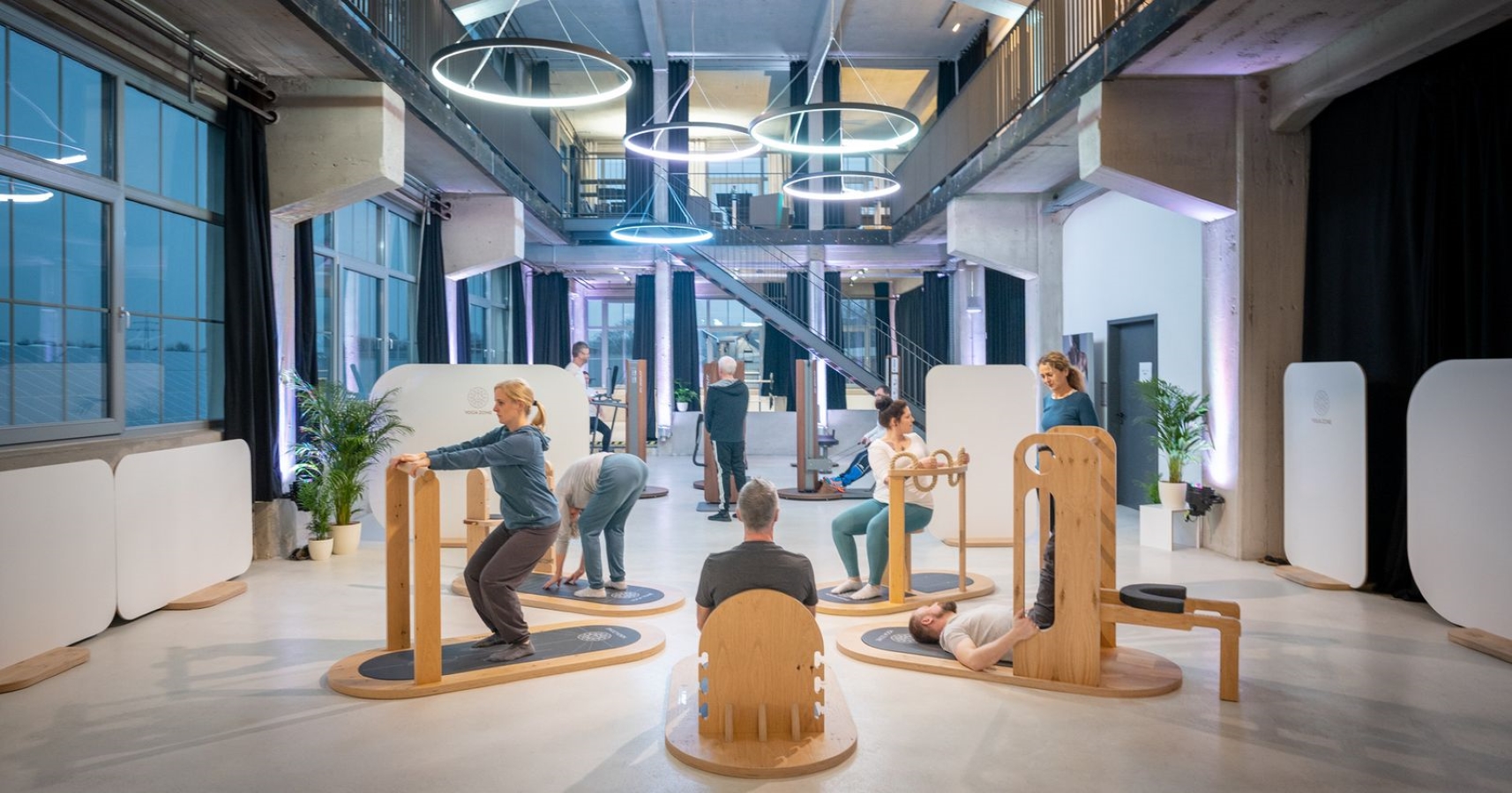 Weltneuheit auf der FIBO Messe 2024 :YOGA ZONE® - Der YOGA-Zirkel