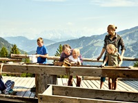 Spaß beim Goldwaschen auf der Heimalm (c) MAYA Inspiranto (Tourismusverband Rauris)