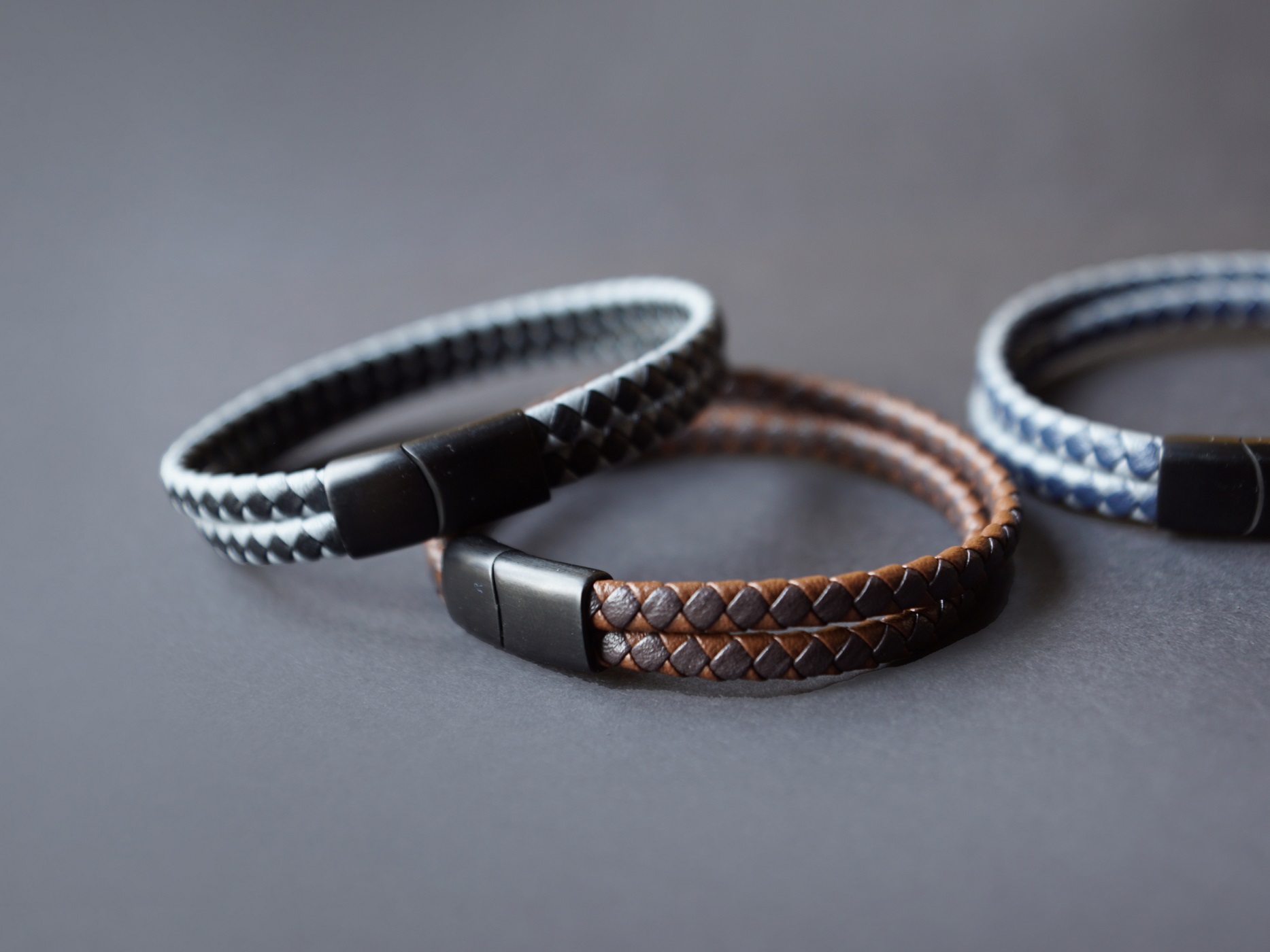 Die neuen Lederarmbänder von boonbirds®sind eine schöne Geschenkidee zum Vatertag (Die Bildrechte liegen bei dem Verfasser der Mitteilung.)