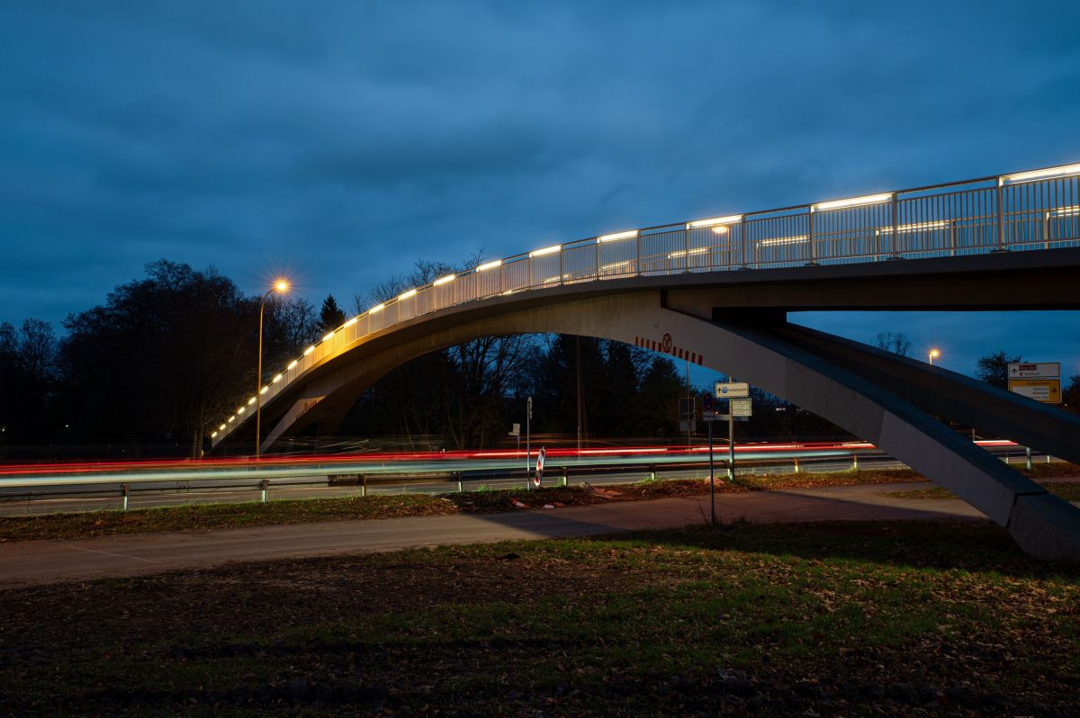 HIGHLIGHT ÜBER DEN WESTRING BRÜCKE KLEINE SCHÖNBUSCHALLEE, ASCHAFFENBURG (© LUX GLENDER) HIGHLIGHT ÜBER DEN WESTRING BRÜCKE KLEINE SCHÖNBUSCHALLEE, ASCHAFFENBURG (© LUX GLENDER)