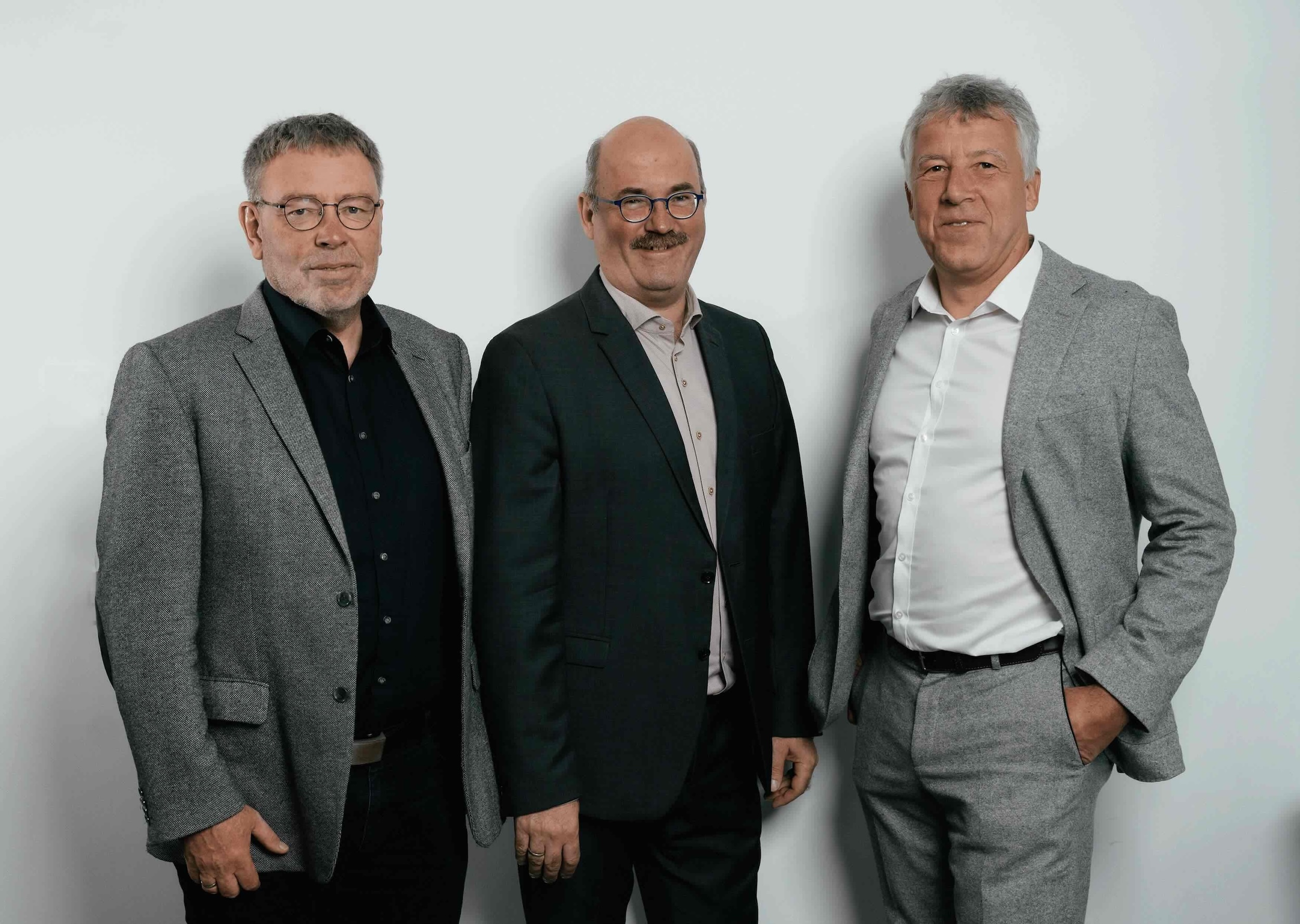Die Vorstände der Smart Commerce SE (V.l.n.Dr. Ludger Vogt, Frank Schneider, Ingo Körber) (Bildquelle: Bild: Smart Commerce SE) Die Vorstände der Smart Commerce SE (V.l.n.Dr. Ludger Vogt, Frank Schneider, Ingo Körber) (Bildquelle: Bild: Smart Commerce SE)