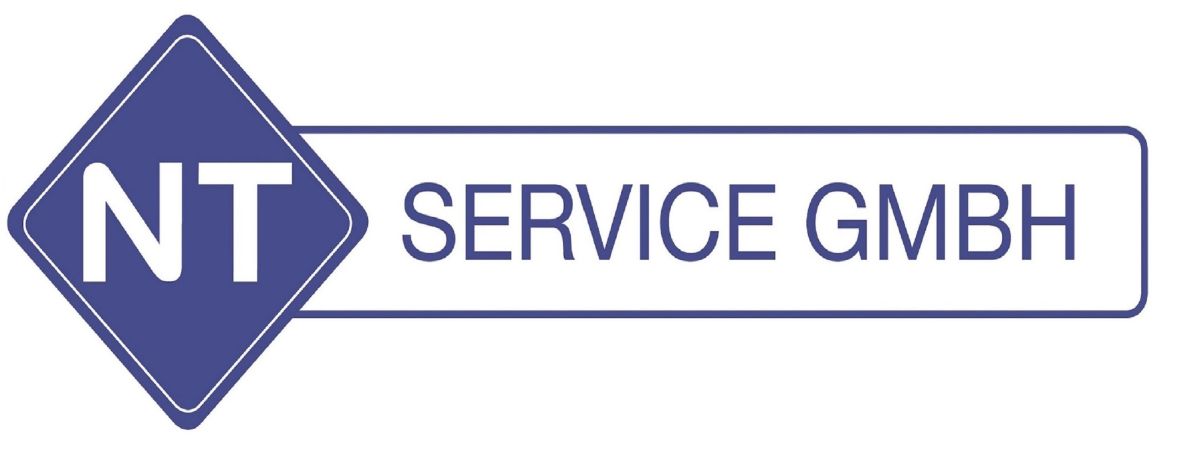 Chemischer Anwendungstechniker während der Materialverfüllung (© NT Service GmbH) Chemischer Anwendungstechniker während der Materialverfüllung (© NT Service GmbH)