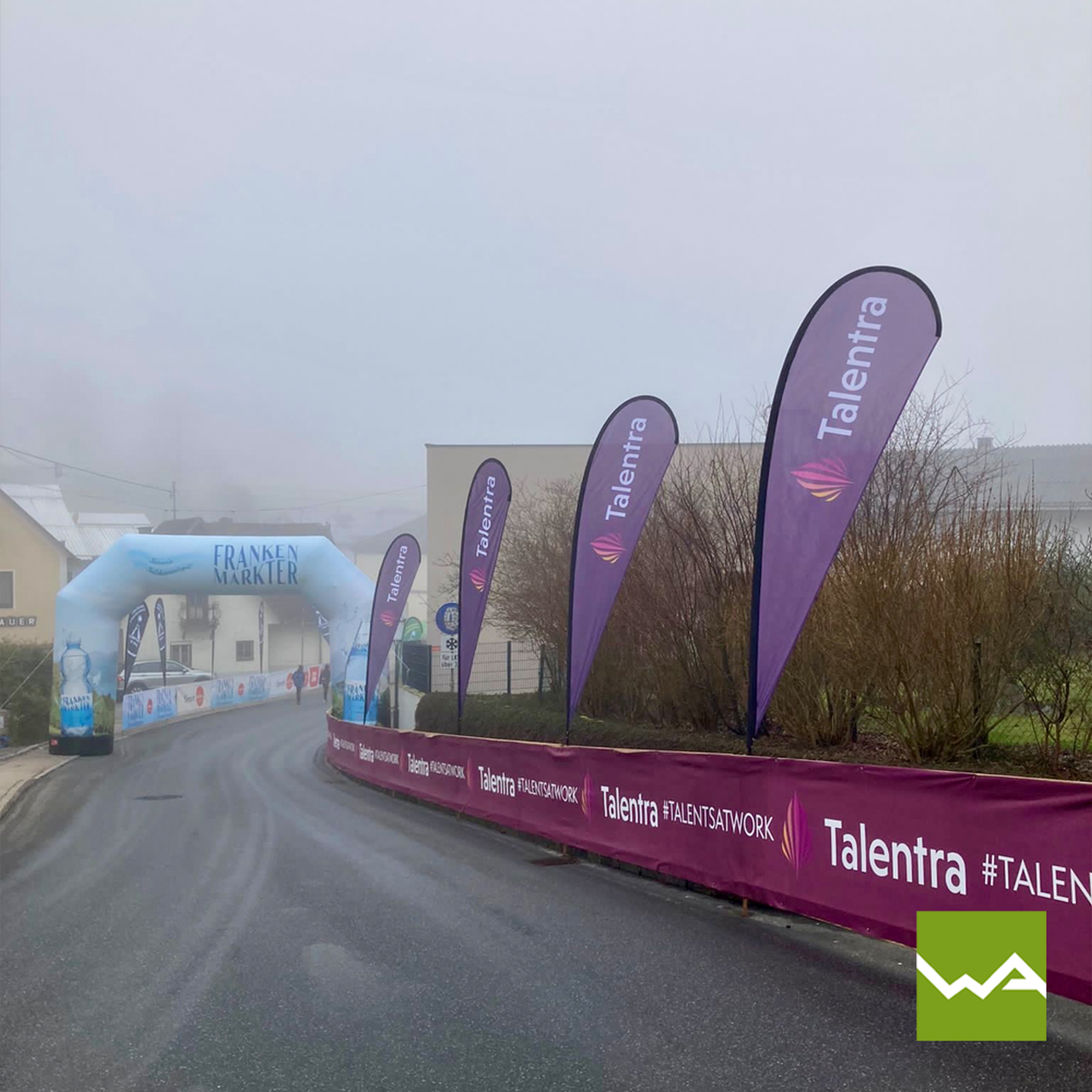 Endlosbanner - Endlosvlies des Unternehmens TALENTRA beim Silversterlauf in Peuerbach