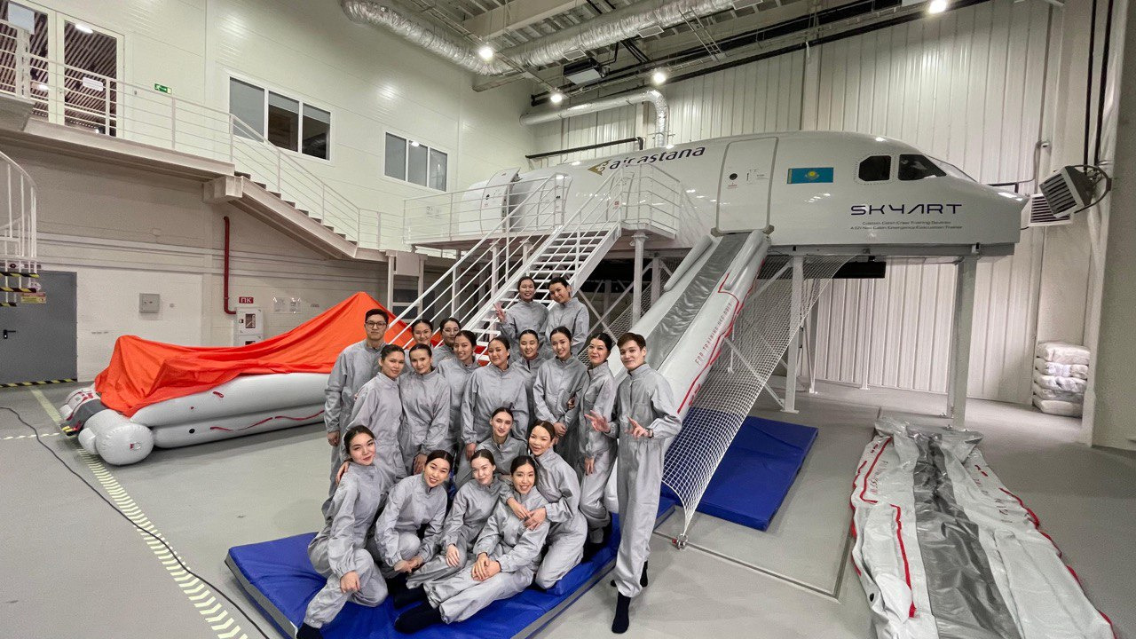 Sicherheitstraining bei der Air Astana Group in Astana. (Die Bildrechte liegen bei dem Verfasser der Mitteilung.) Sicherheitstraining bei der Air Astana Group in Astana. (Die Bildrechte liegen bei dem Verfasser der Mitteilung.)
