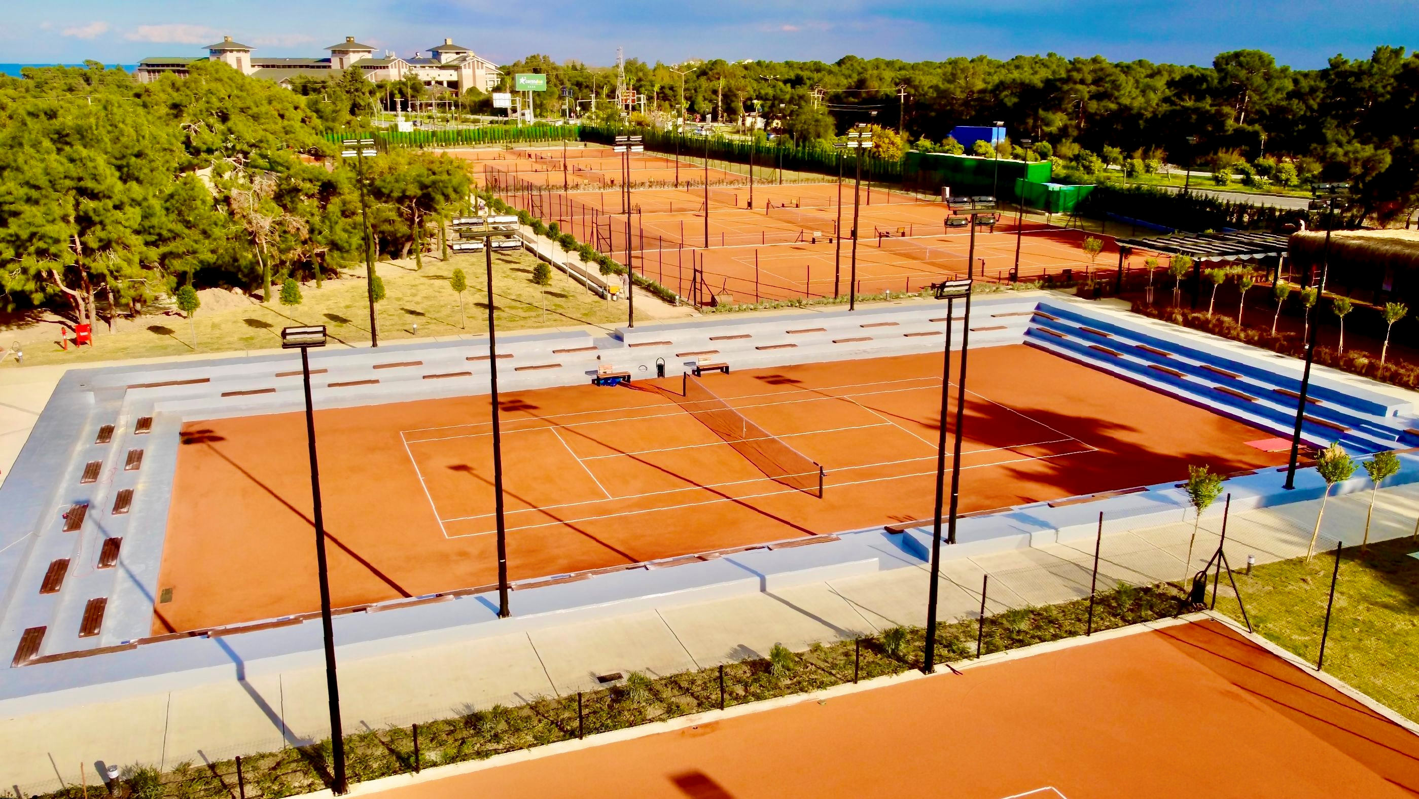 Die besten Nachwuchstalente im Tennis treffen sich im neuen Corendon Tennis Club Kemer. (Die Bildrechte liegen bei dem Verfasser der Mitteilung.) Die besten Nachwuchstalente im Tennis treffen sich im neuen Corendon Tennis Club Kemer. (Die Bildrechte liegen bei dem Verfasser der Mitteilung.)