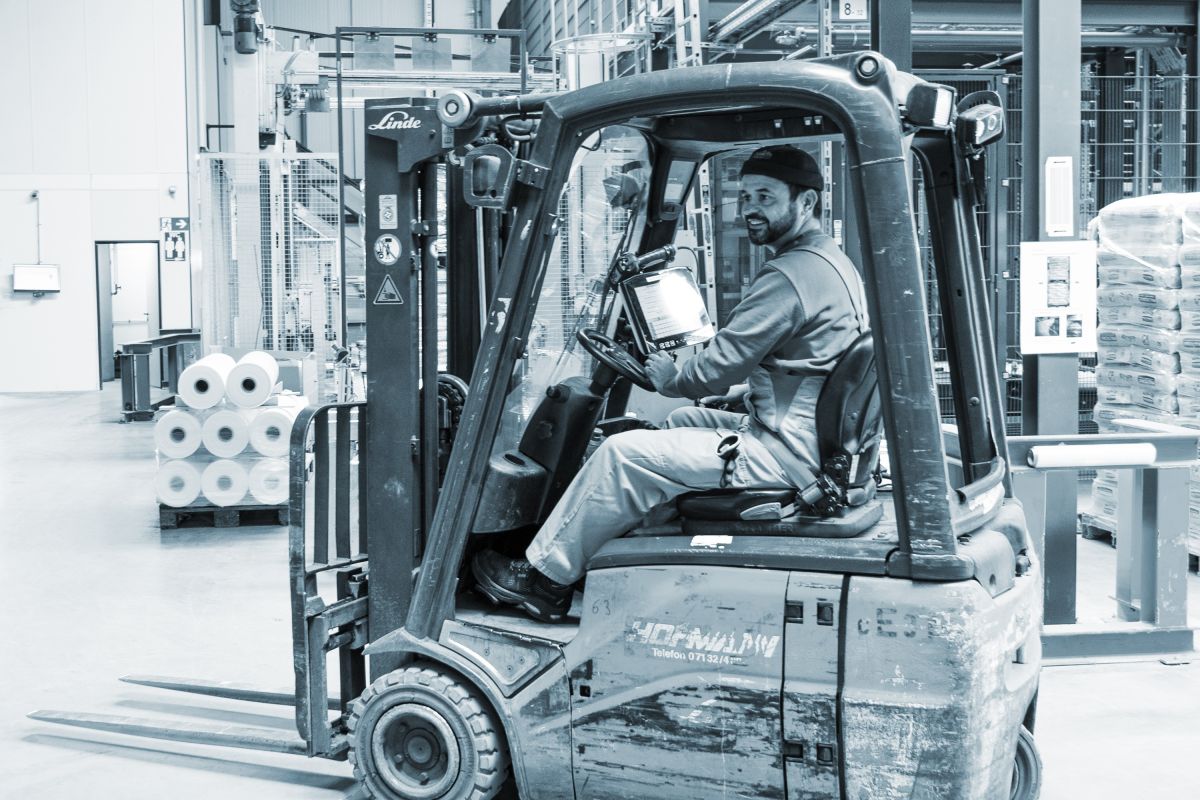 noax Logistikterminals sind in Hallen & im Freien, bei Wind und Wetter, von -20 bis +40 Grad stabil. (© noax Technologies AG)