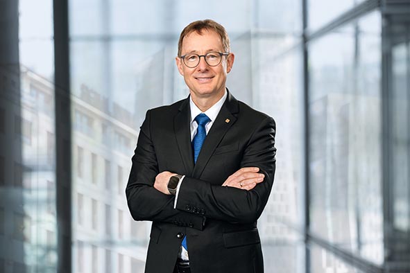 Das neue Mitglied der Geschäftsführung der KYOCERA Europe GmbH, Manfred Sauer (Die Bildrechte liegen bei dem Verfasser der Mitteilung.) Das neue Mitglied der Geschäftsführung der KYOCERA Europe GmbH, Manfred Sauer (Die Bildrechte liegen bei dem Verfasser der Mitteilung.)