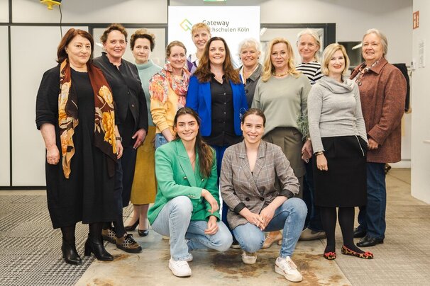 Gruppenbild mit Damen: Unternehmerinnen zu Besuch an der Gateway TH Köln Gruppenbild mit Damen: Unternehmerinnen zu Besuch an der Gateway TH Köln