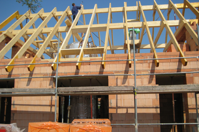 Wer ein Haus bauen möchte, sollte dabei auch an den Versicherungsschutz für die Baustelle denken. (Bildquelle: ERGO Group) Wer ein Haus bauen möchte, sollte dabei auch an den Versicherungsschutz für die Baustelle denken. (Bildquelle: ERGO Group)