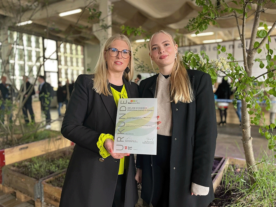 Heidi Blaschek und Tochter Timna Blaschek freuen sichüber die Auszeichnung. (Bildquelle:©DIE JOB SCHNEIDER) Heidi Blaschek und Tochter Timna Blaschek freuen sichüber die Auszeichnung. (Bildquelle:©DIE JOB SCHNEIDER)