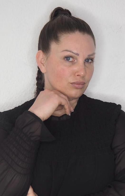Ina Zierhut Permanent MakeUp Artist (Die Bildrechte liegen bei dem Verfasser der Mitteilung.) Ina Zierhut Permanent MakeUp Artist (Die Bildrechte liegen bei dem Verfasser der Mitteilung.)