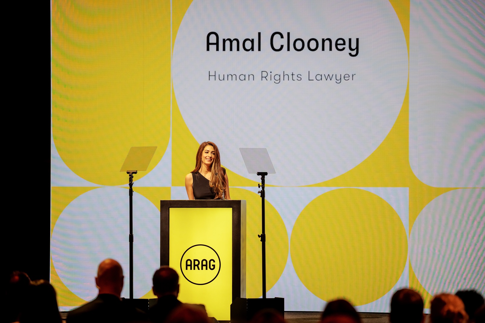 Anwältin und Menschenrechtsaktivistin Amal Clooney auf der ARAG Access to Justice Conference (Die Bildrechte liegen bei dem Verfasser der Mitteilung.) Anwältin und Menschenrechtsaktivistin Amal Clooney auf der ARAG Access to Justice Conference (Die Bildrechte liegen bei dem Verfasser der Mitteilung.)