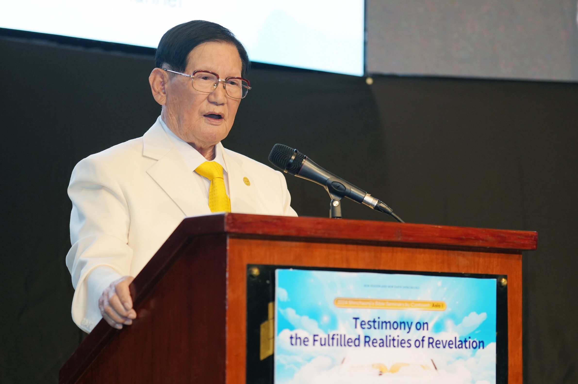 Man-Hee Lee, Vorsitzender der Shincheonji Kirche Jesu, bezeugt beimBibelseminar in Philippinen (Die Bildrechte liegen bei dem Verfasser der Mitteilung.)