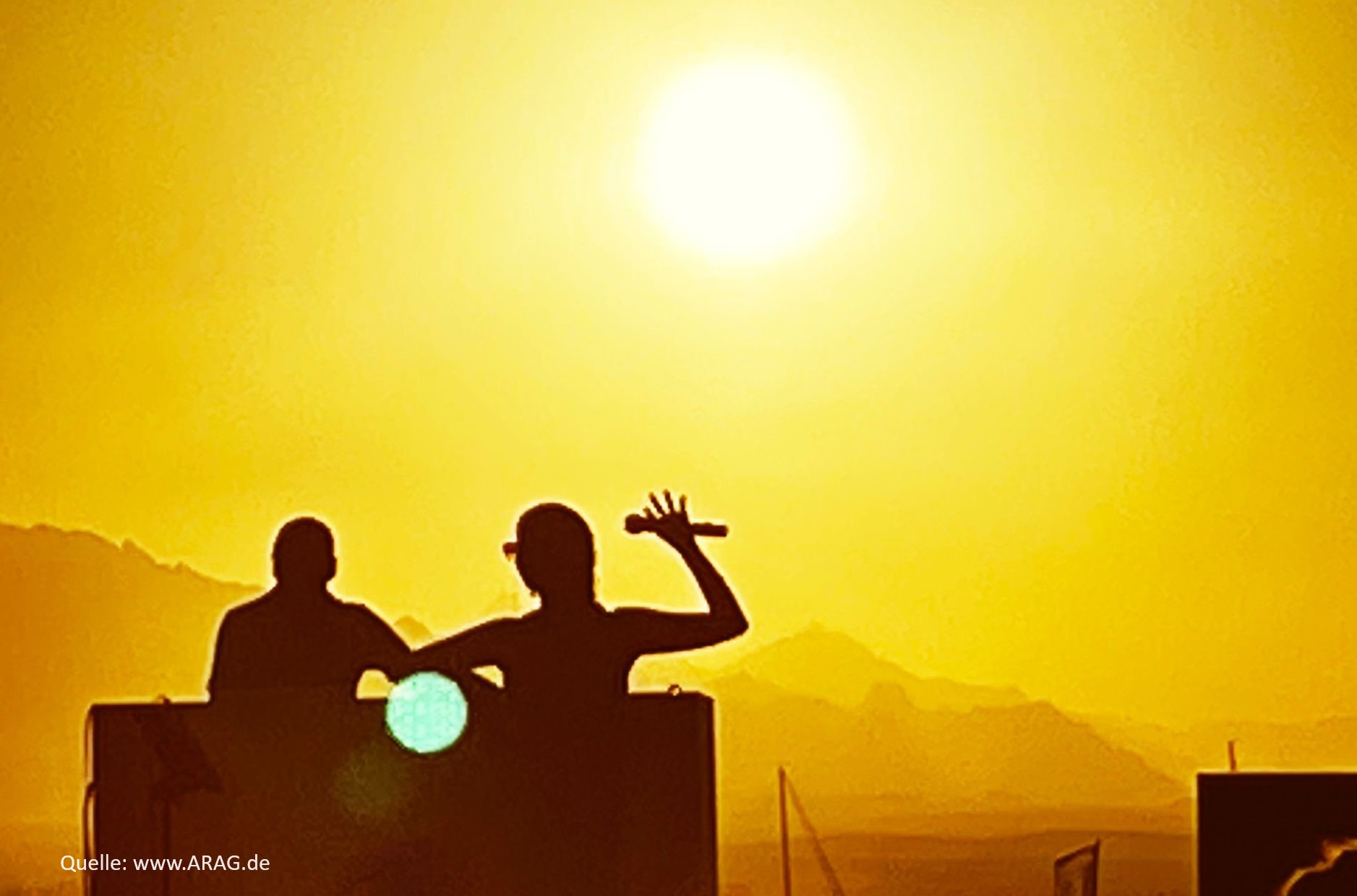 Tanzen im Sonnenuntergang (Die Bildrechte liegen bei dem Verfasser der Mitteilung.) Tanzen im Sonnenuntergang (Die Bildrechte liegen bei dem Verfasser der Mitteilung.)
