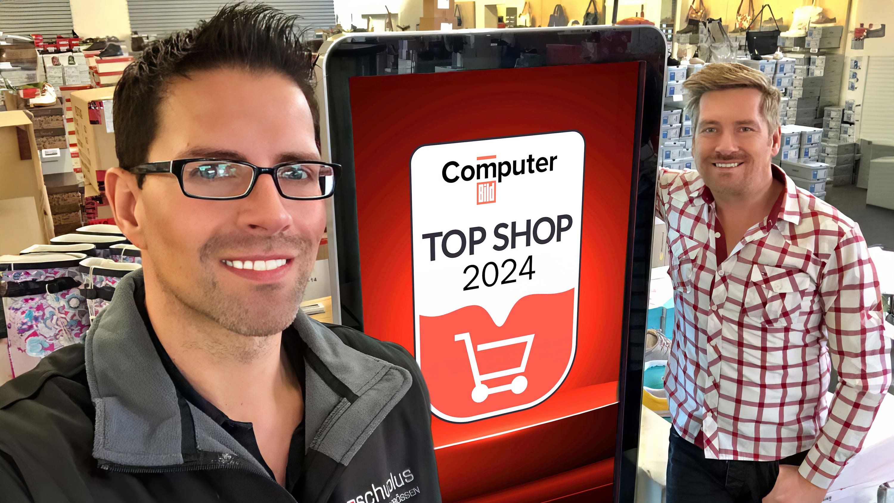 Auszeichnung"TOP SHOP 2024" für die schuhplus-Chefs Georg Mahn (li.) und Kay Zimmer (re.) (Die Bildrechte liegen bei dem Verfasser der Mitteilung.) Auszeichnung"TOP SHOP 2024" für die schuhplus-Chefs Georg Mahn (li.) und Kay Zimmer (re.) (Die Bildrechte liegen bei dem Verfasser der Mitteilung.)