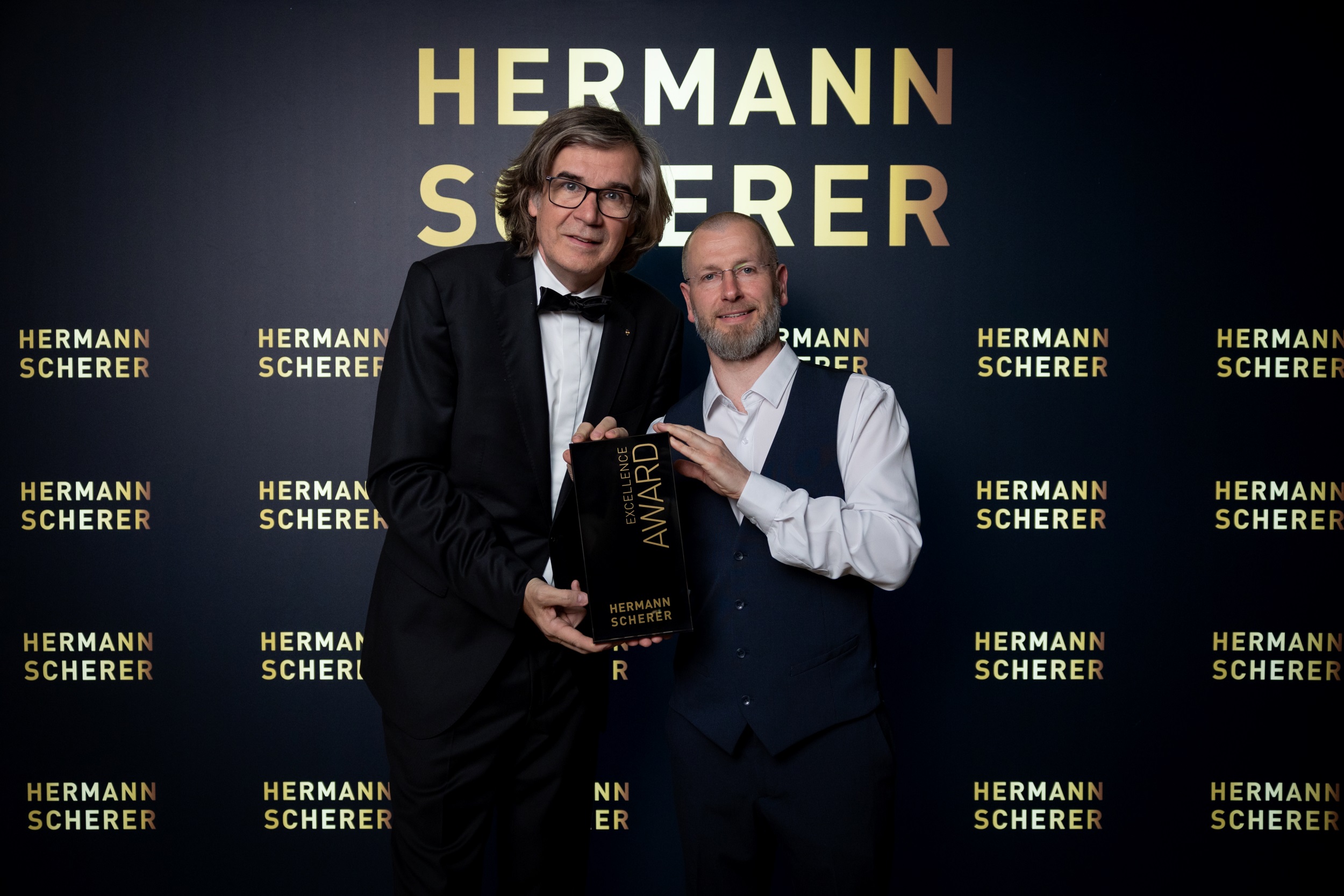 Preisverleihung Excellence Award an den Experten für Tradingpsychologie Christian Gauger (Die Bildrechte liegen bei dem Verfasser der Mitteilung.) Preisverleihung Excellence Award an den Experten für Tradingpsychologie Christian Gauger (Die Bildrechte liegen bei dem Verfasser der Mitteilung.)