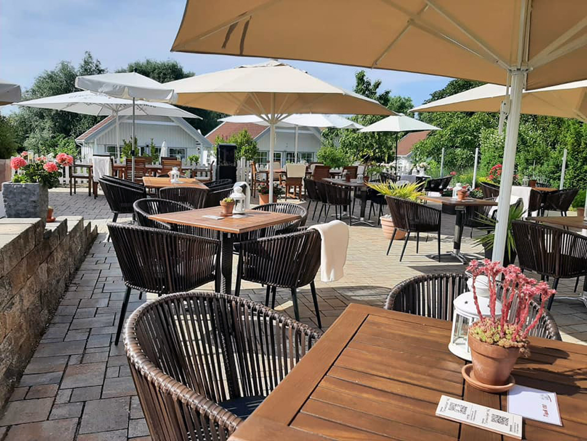Terrassenstuhl Orion auf der Terrasse des Tarnewitzer Hofes in Boltenhagen (Die Bildrechte liegen bei dem Verfasser der Mitteilung.) Terrassenstuhl Orion auf der Terrasse des Tarnewitzer Hofes in Boltenhagen (Die Bildrechte liegen bei dem Verfasser der Mitteilung.)