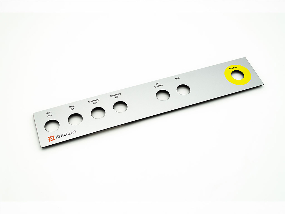 Frontblende aus Aluminium farbig bedrucken Frontblende aus Aluminium farbig bedrucken