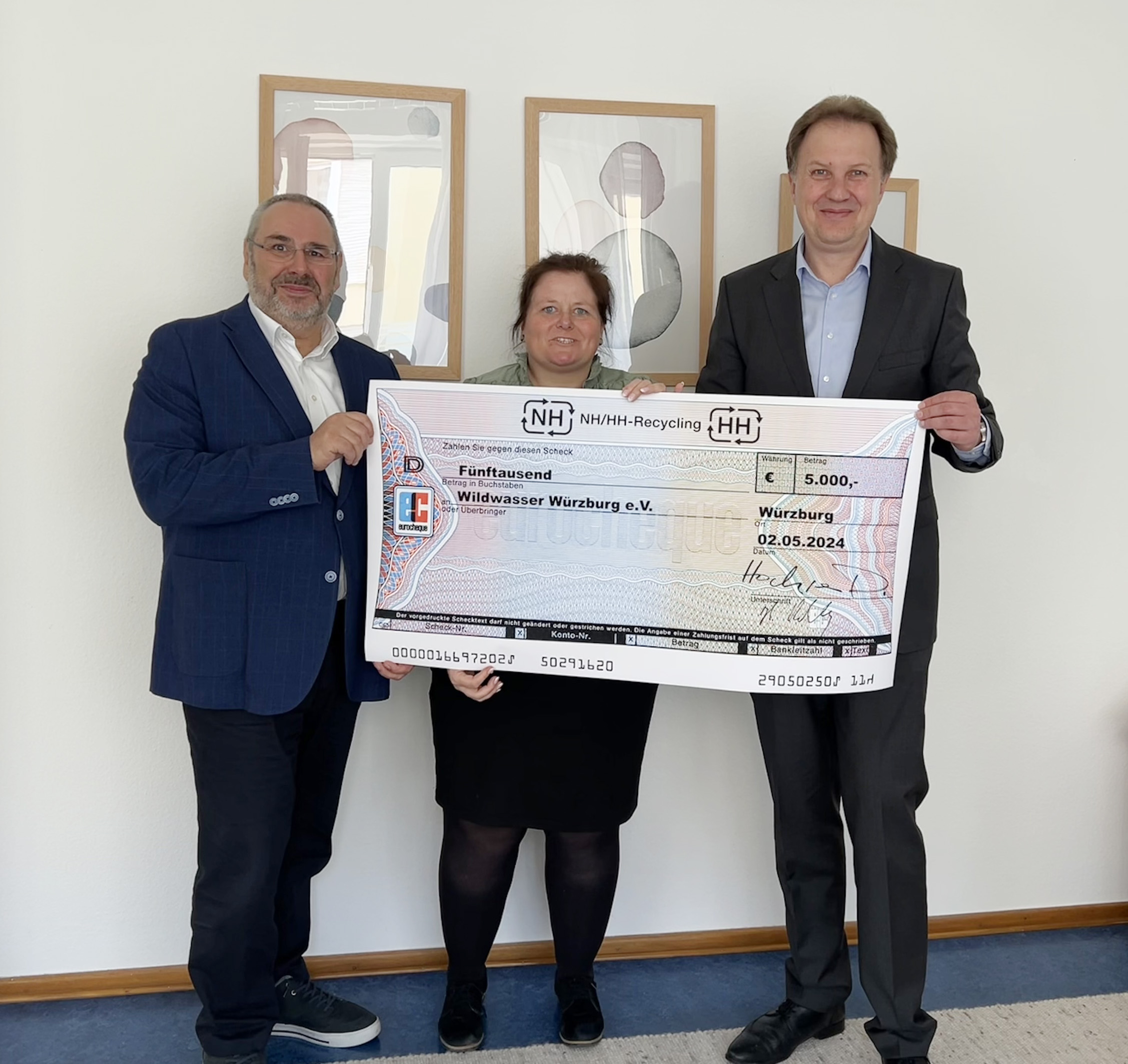 Harald Kownatzky, NH/HH-Recycling, Antje Sinn, Wildwasser e.V. und Daniel Hochrein, ETI Group Harald Kownatzky, NH/HH-Recycling, Antje Sinn, Wildwasser e.V. und Daniel Hochrein, ETI Group