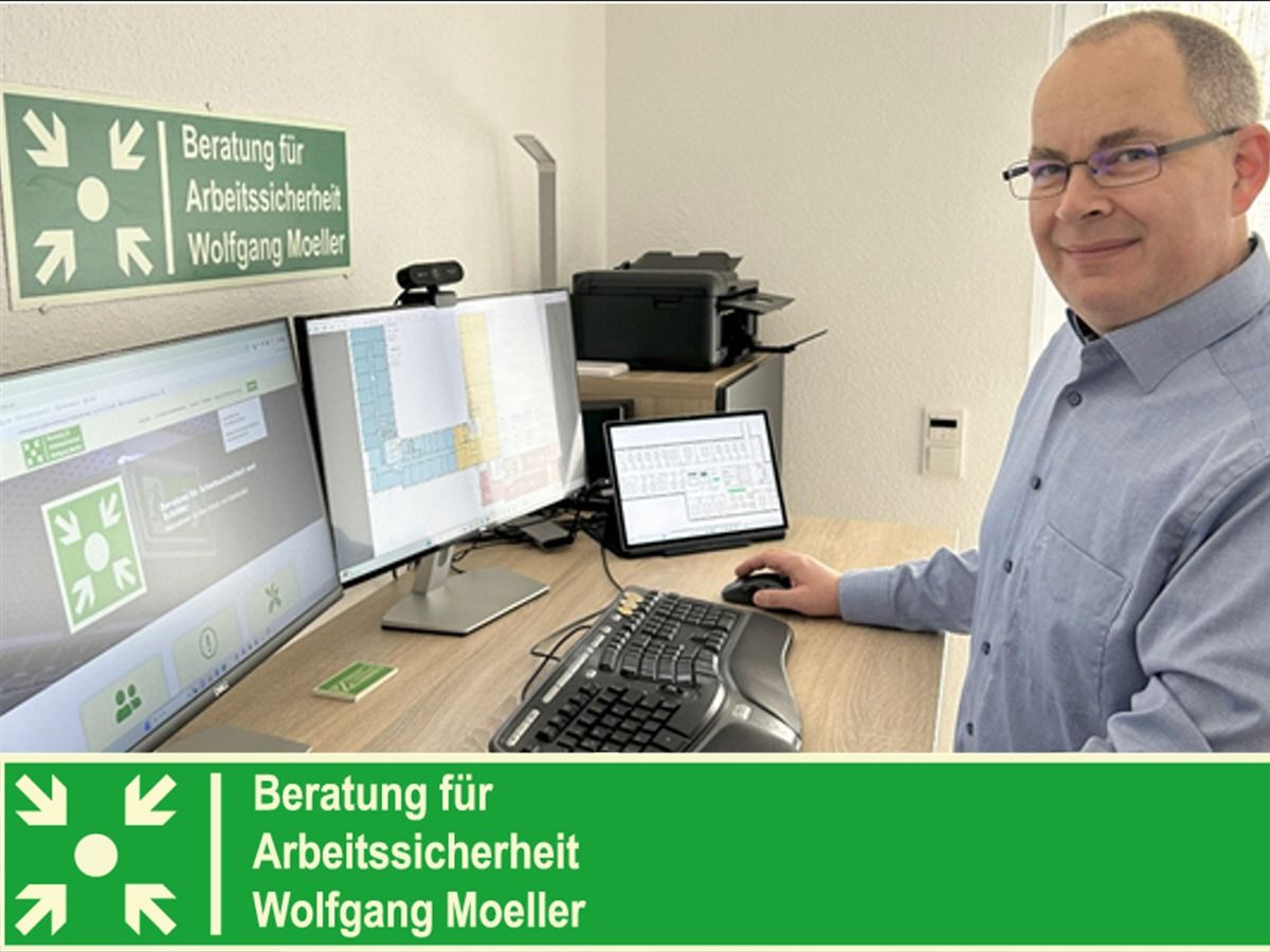 Wartungsplaner bei der Beratung für Arbeitssicherheit Wolfgang Moeller (© Hoppe Unternehmensberatung)