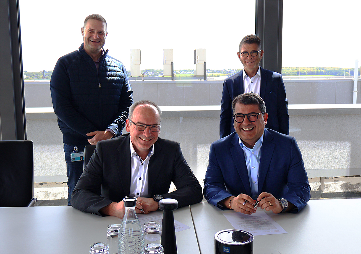 Tim Krätzer l.u.i.B. (Netzweltfabrik) und Metin Duman r.u.i.B. (Gatter3) (Die Bildrechte liegen bei dem Verfasser der Mitteilung.) Tim Krätzer l.u.i.B. (Netzweltfabrik) und Metin Duman r.u.i.B. (Gatter3) (Die Bildrechte liegen bei dem Verfasser der Mitteilung.)