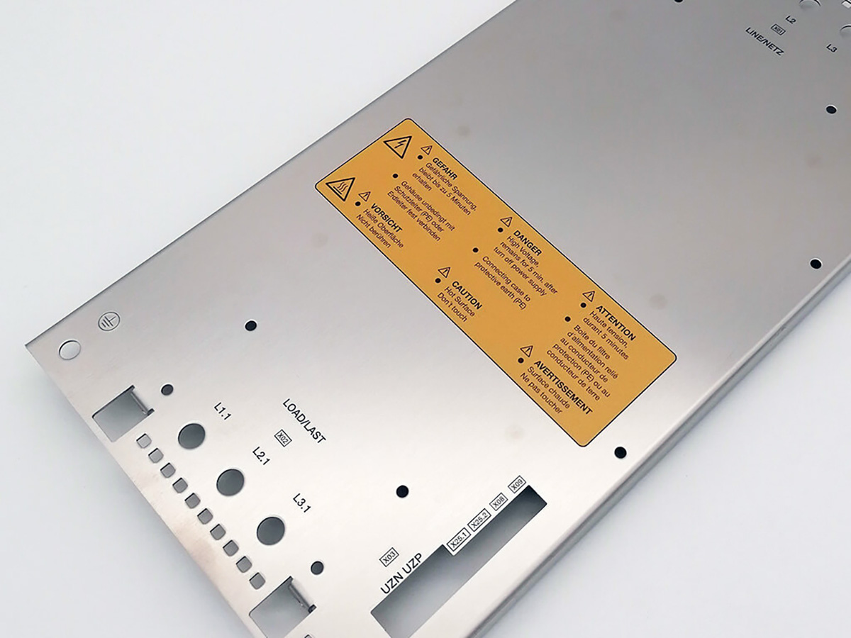Technisches Bauteil aus Metall bedrucken im UV-LED-Digitaldruck