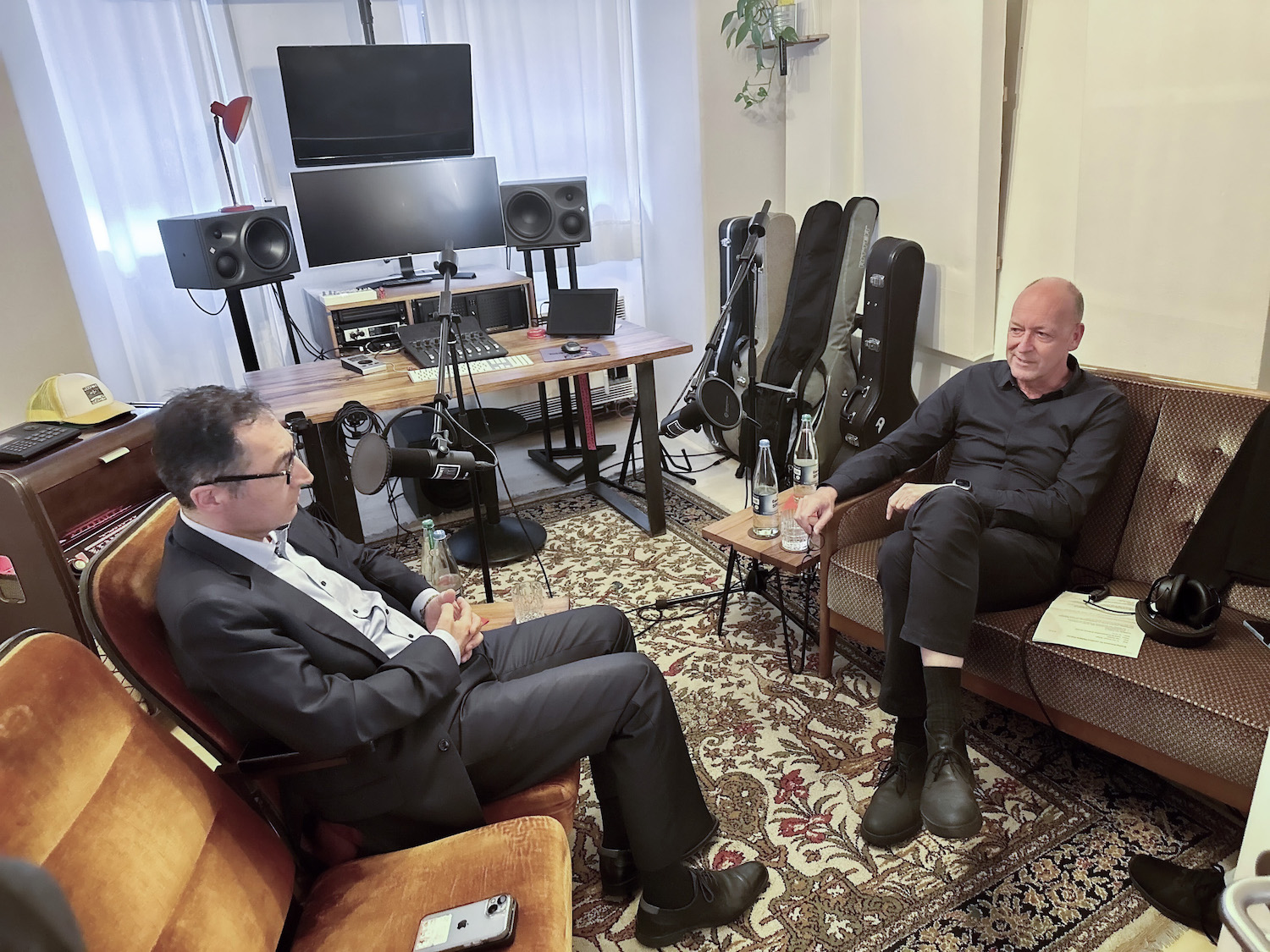 CemÖzdemir (links) im Gespräch mit Dr. Axel Enninger für den consilium-Podcast von InfectoPharm (Die Bildrechte liegen bei dem Verfasser der Mitteilung.) CemÖzdemir (links) im Gespräch mit Dr. Axel Enninger für den consilium-Podcast von InfectoPharm (Die Bildrechte liegen bei dem Verfasser der Mitteilung.)