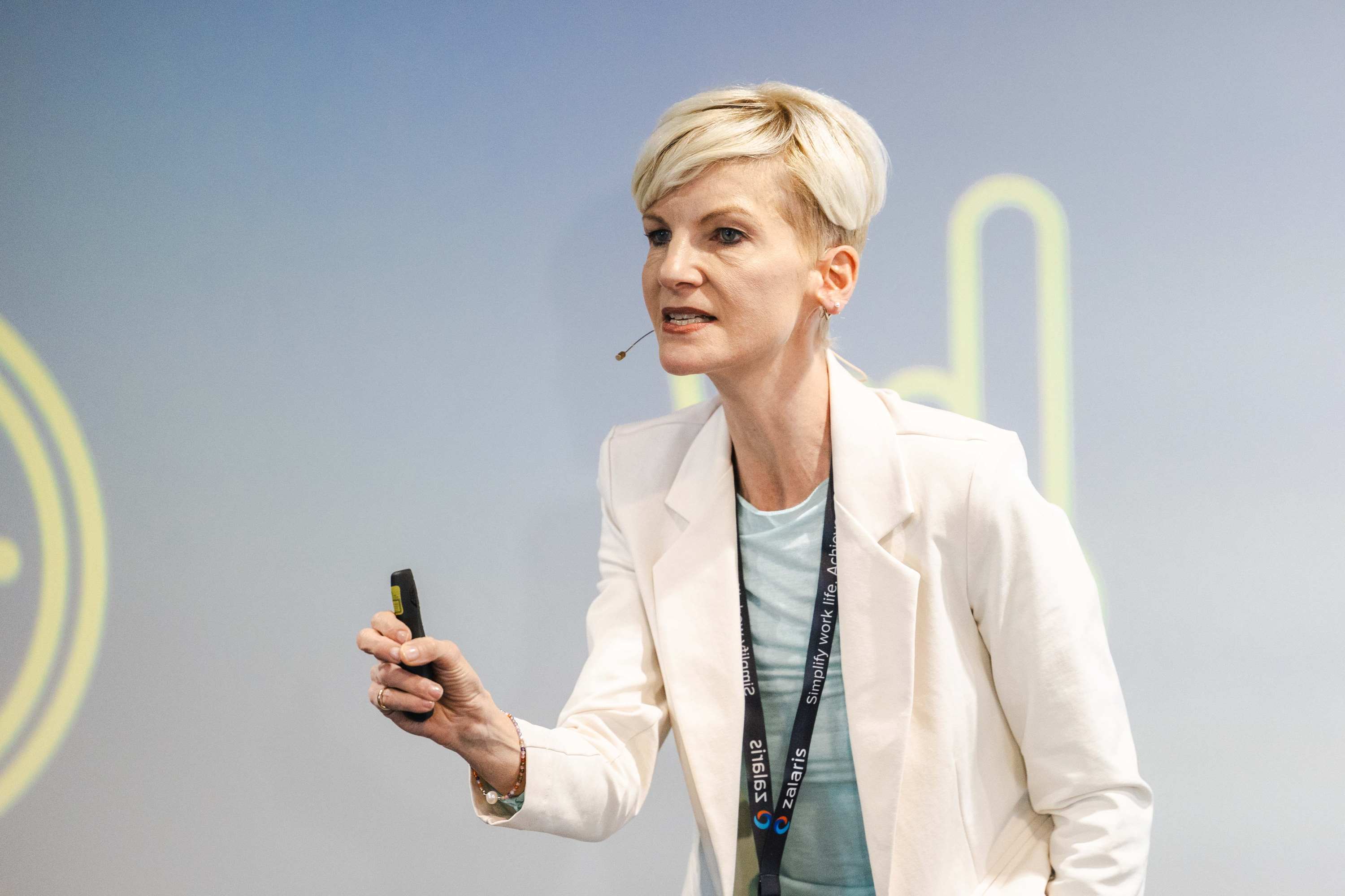 Drogenreport 2024 enthüllt Gefahren: Entscheidungsexpertin Dr. Johanna Dahm warnt (Bildquelle: Philipp Kirschner) Drogenreport 2024 enthüllt Gefahren: Entscheidungsexpertin Dr. Johanna Dahm warnt (Bildquelle: Philipp Kirschner)