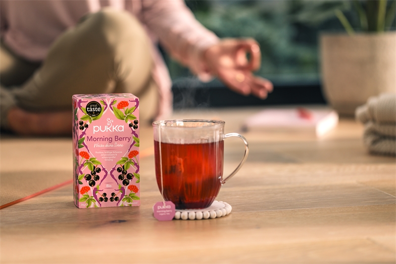 Der neue beerige Bio-Kräutertee Morning Berry von Pukka (Die Bildrechte liegen bei dem Verfasser der Mitteilung.) Der neue beerige Bio-Kräutertee Morning Berry von Pukka (Die Bildrechte liegen bei dem Verfasser der Mitteilung.)