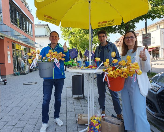 Gelungene Aktion: Mit Tulpen schärfte die FDP Haar das Bewusstsein für Freiheit und Gleichstellung.