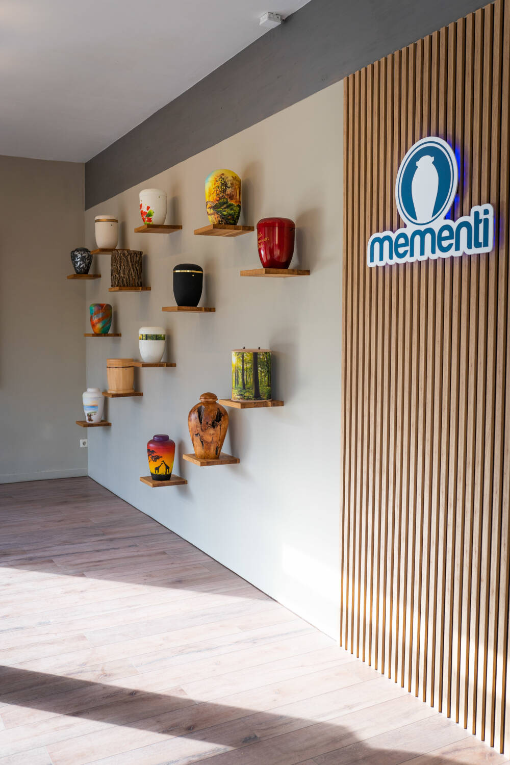 Mementi Urnen eröffnet Urnen Showroom (Die Bildrechte liegen bei dem Verfasser der Mitteilung.) Mementi Urnen eröffnet Urnen Showroom (Die Bildrechte liegen bei dem Verfasser der Mitteilung.)