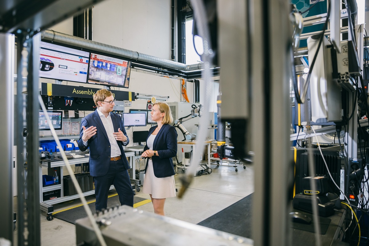 Industrie-4.0-Referenzfabrik: zentrale Fertigungsumgebung auf dem RWTH Aachen Campus (Bildquelle: FIR) Industrie-4.0-Referenzfabrik: zentrale Fertigungsumgebung auf dem RWTH Aachen Campus (Bildquelle: FIR)