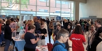 AUF IN DIE WELT Messe in Frankfurt – Viel Interesse am Auslandsjahr (Stiftung Völkerverständigung) AUF IN DIE WELT Messe in Frankfurt – Viel Interesse am Auslandsjahr (Stiftung Völkerverständigung)