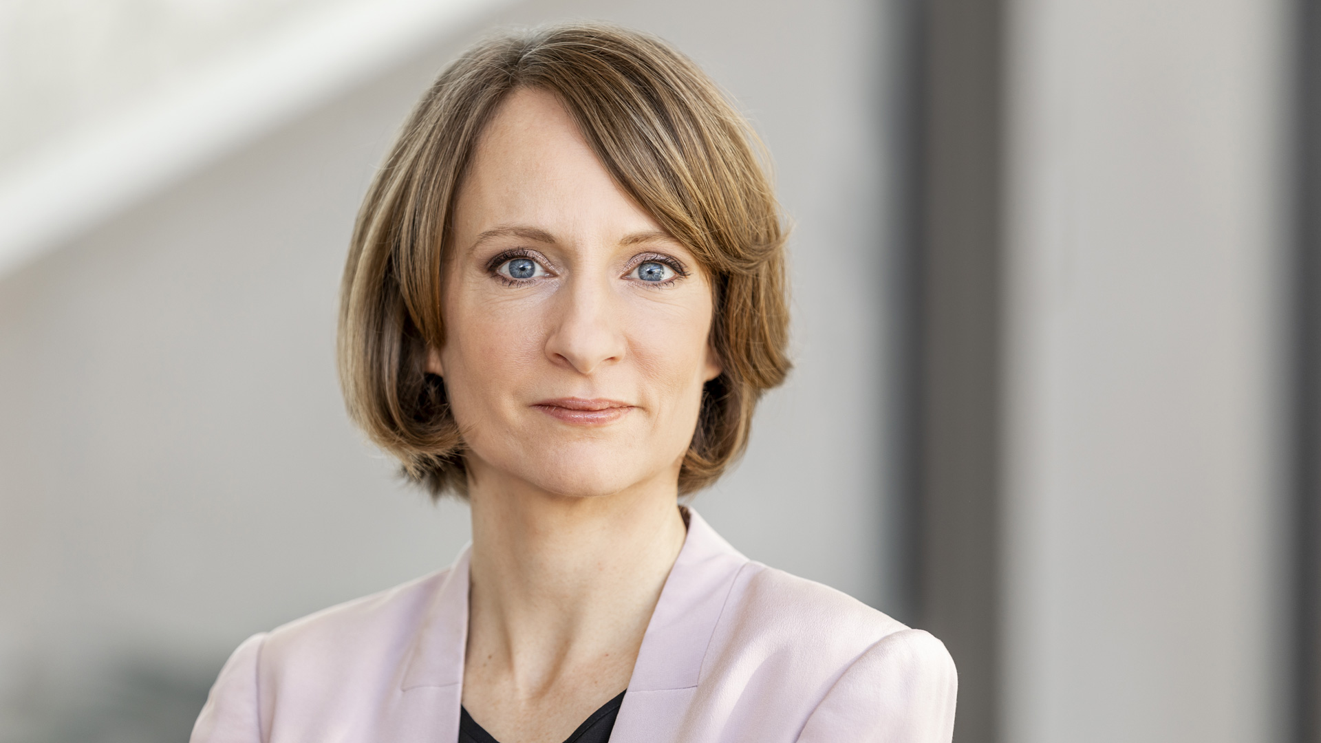 Alice Dehner von der dehner academy stellt Möglichkeiten zur Stressbewältigung im Unternehmen vor. (Die Bildrechte liegen bei dem Verfasser der Mitteilung.) Alice Dehner von der dehner academy stellt Möglichkeiten zur Stressbewältigung im Unternehmen vor. (Die Bildrechte liegen bei dem Verfasser der Mitteilung.)