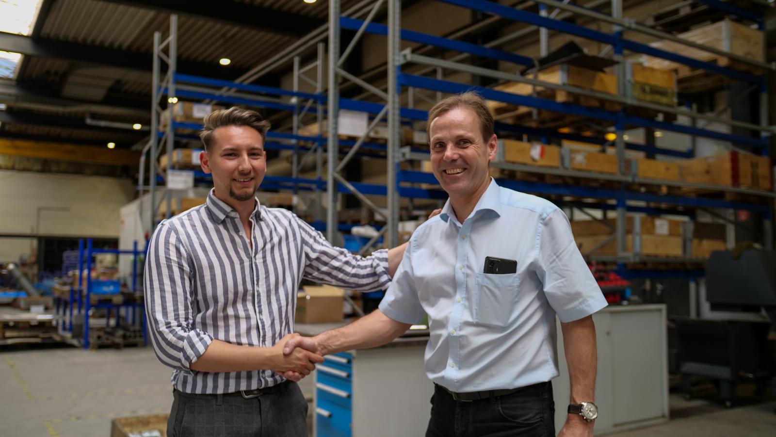 David Barfus mit dem Geschäftsführer der Geiger Technik GmbH (Bildquelle: LeadBakery) David Barfus mit dem Geschäftsführer der Geiger Technik GmbH (Bildquelle: LeadBakery)