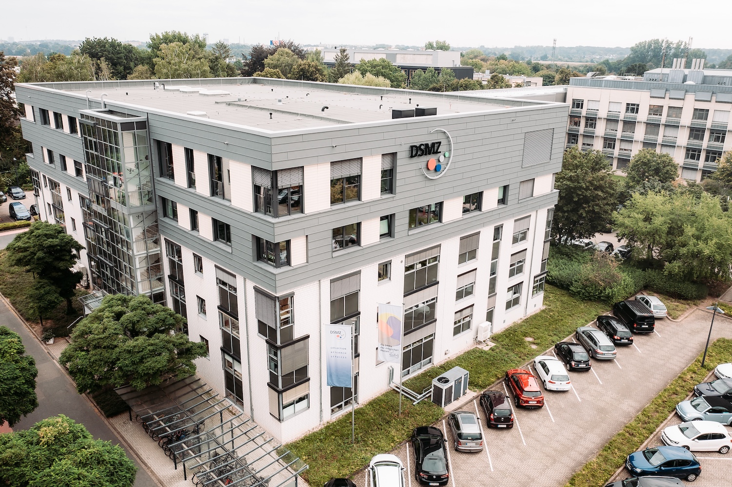 Das Leibniz-Institut DSMZ aus Braunschweig beteiligt sich an der Woche der Umwelt in Park Bellevue (Die Bildrechte liegen bei dem Verfasser der Mitteilung.) Das Leibniz-Institut DSMZ aus Braunschweig beteiligt sich an der Woche der Umwelt in Park Bellevue (Die Bildrechte liegen bei dem Verfasser der Mitteilung.)