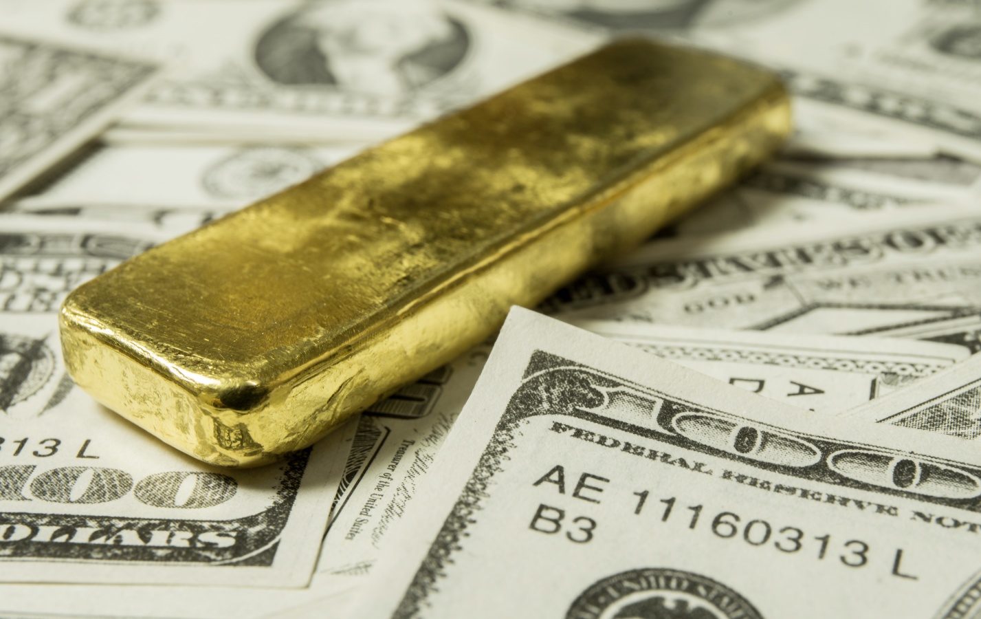 Goldbarren und Dollarscheine; Quelle: Depositphotos Goldbarren und Dollarscheine; Quelle: Depositphotos