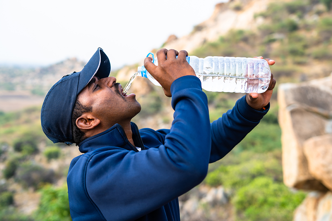 Abgefülltes Trinkwasser macht die Versorgung mit Flüssigkeit in vielen Regionen erst möglich. (Die Bildrechte liegen bei dem Verfasser der Mitteilung.) Abgefülltes Trinkwasser macht die Versorgung mit Flüssigkeit in vielen Regionen erst möglich. (Die Bildrechte liegen bei dem Verfasser der Mitteilung.)