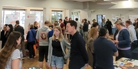 AUF IN DIE WELT Messe in Hamburg – Viel Interesse am Auslandsjahr (Stiftung Völkerverständigung) AUF IN DIE WELT Messe in Hamburg – Viel Interesse am Auslandsjahr (Stiftung Völkerverständigung)