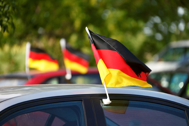 Wer seinen Arbeitsplatz mit Flaggen schmücken möchte, sollte vorher mit seinem Arbeitgeber sprechen. (Bildquelle: ERGO Group) Wer seinen Arbeitsplatz mit Flaggen schmücken möchte, sollte vorher mit seinem Arbeitgeber sprechen. (Bildquelle: ERGO Group)