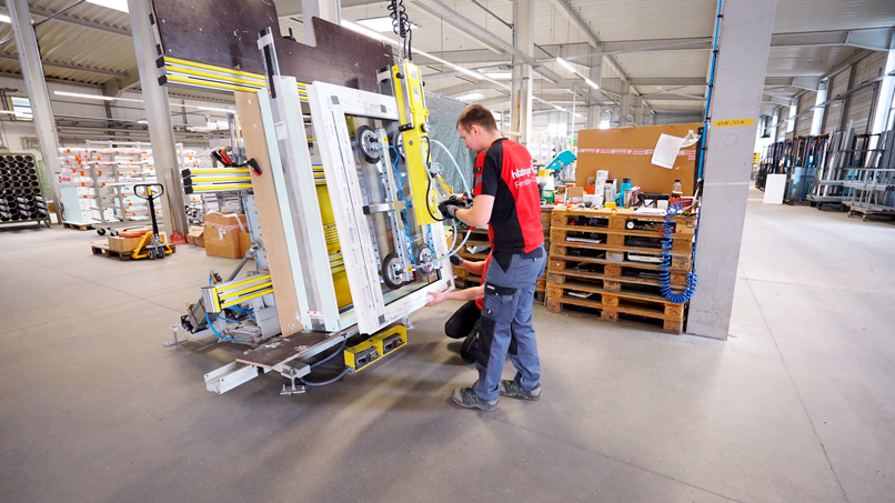 WINDOWMENT®im Praxis-Vergleich zur konventionellen Fenstermontage - Einfach schneller fertig (Bildquelle: Köster GmbH) WINDOWMENT®im Praxis-Vergleich zur konventionellen Fenstermontage - Einfach schneller fertig (Bildquelle: Köster GmbH)