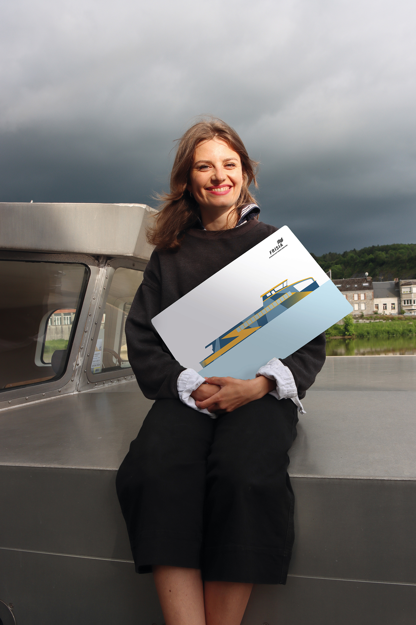 Thea Sparmeier präsentiert ihren Entwurf für das Design des neuen Elektrokatamarans der AG Reederei Norden-Frisia. Thea Sparmeier präsentiert ihren Entwurf für das Design des neuen Elektrokatamarans der AG Reederei Norden-Frisia.