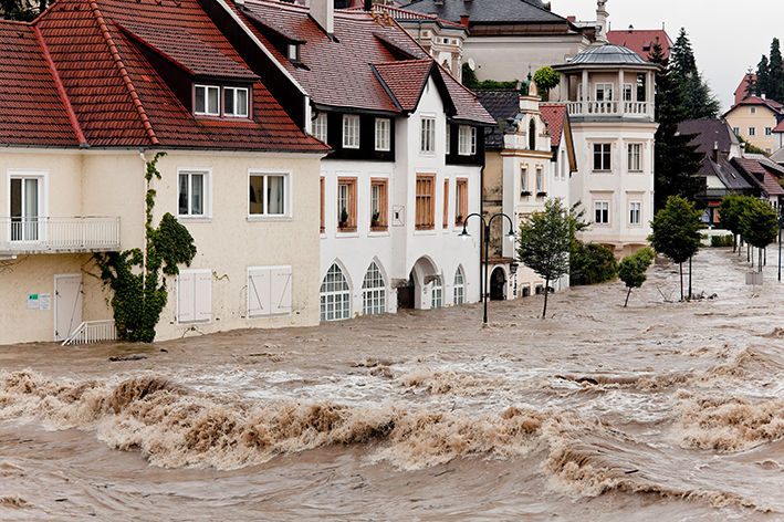 Dramatisches Hochwasser in Süddeutschland (Bildquelle: Gina Sanders/stock.adobe.com) Dramatisches Hochwasser in Süddeutschland (Bildquelle: Gina Sanders/stock.adobe.com)