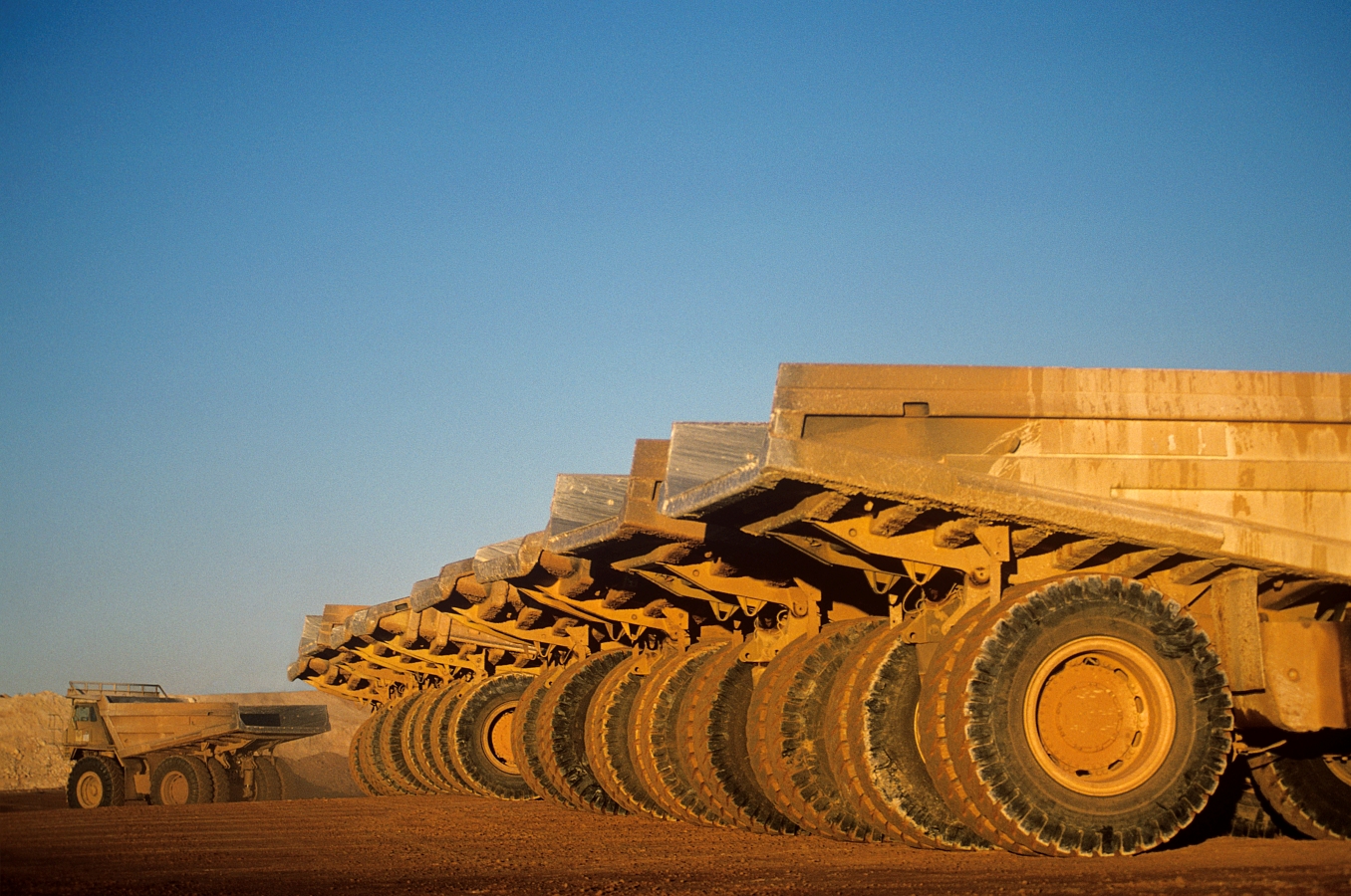 Erzschlepper auf einer Tagebaumine Erzschlepper auf einer Tagebaumine