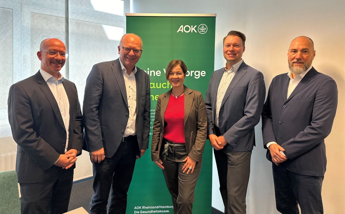 v.l.n.r.: Gerold (AOK), Schumacher (vigo), Deutscher (AOK), Hildebrandt (vigo), Kelm (AOK) (© vigo KV)