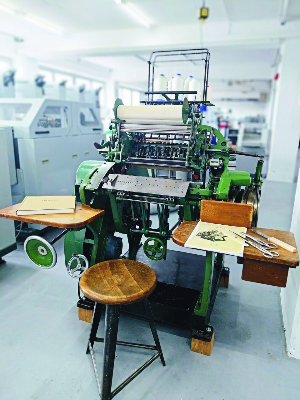 Das historische Schmuckstück: Die Faden-Buchheftmaschine 39¾der Gebrüder Brehmer (Die Bildrechte liegen bei dem Verfasser der Mitteilung.)