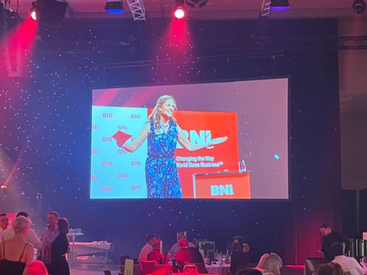 Vortrag Mentale Stärke gewinnt bei BNI Expert 2024 (© Daniela Landgraf) Vortrag Mentale Stärke gewinnt bei BNI Expert 2024 (© Daniela Landgraf)