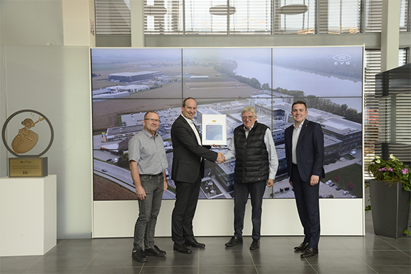 KYOCERA Fineceramics Europe GmbH erhält den Supplier Excellence Award von EV Group (EVG) (Die Bildrechte liegen bei dem Verfasser der Mitteilung.)