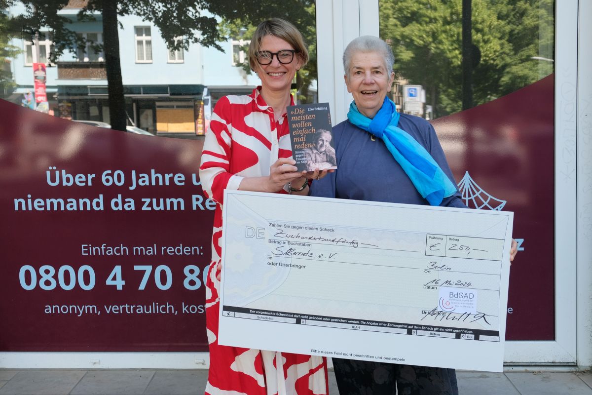 Gemeinsam gegen Einsamkeit im Alter! Elke Schilling, Silbernetz e.V. (re) und Anja Mikulla, BdSAD (li), © Silbernetz e.V.